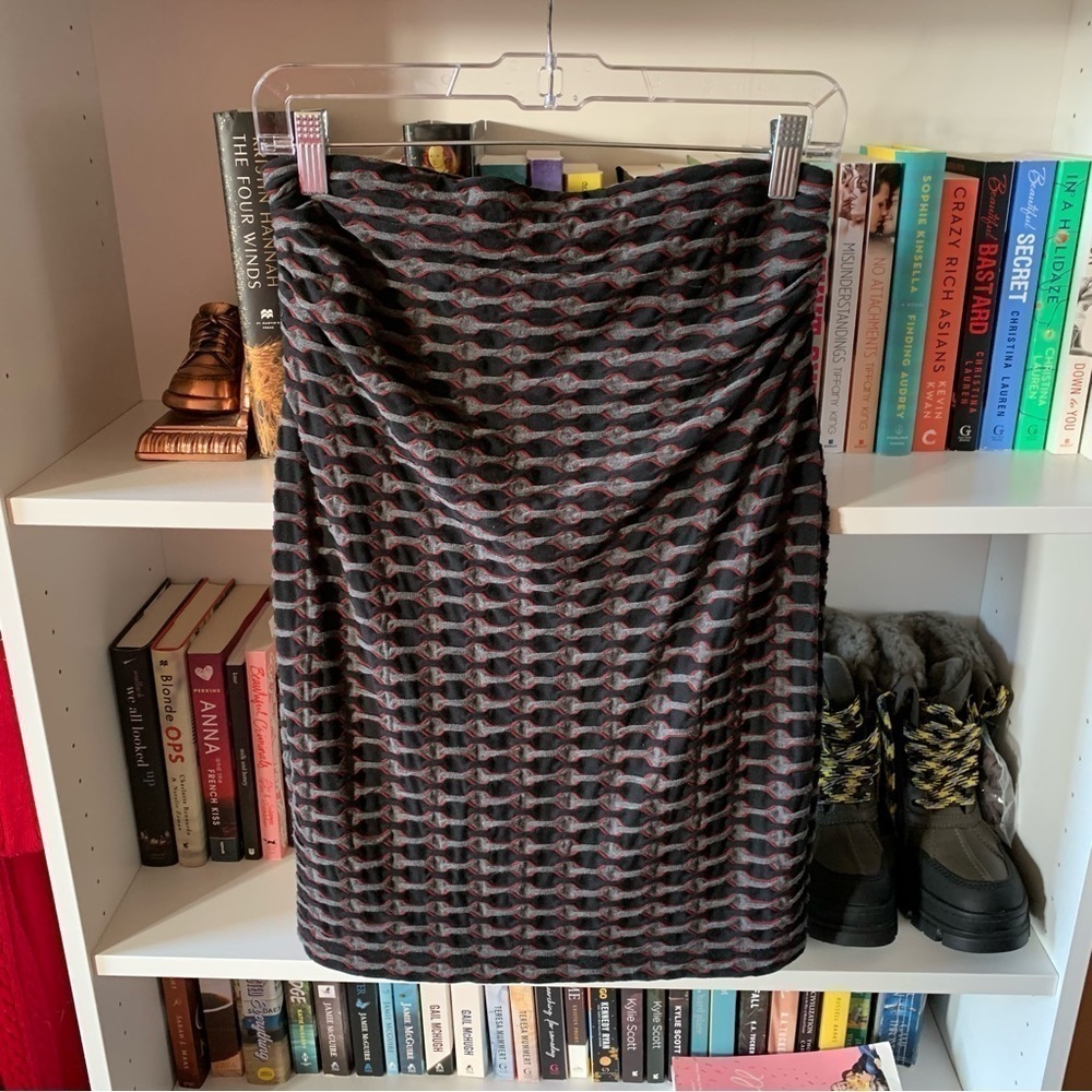 Max Studio Black, Red, And Gray Patterned Skirt S… - image 5